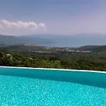 Vila Castle With Stunning Views By Aneotravel