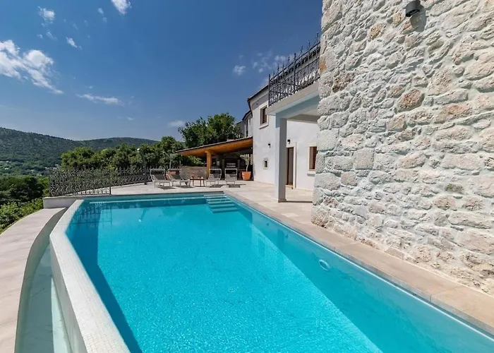 Vila Castle With Stunning Views By Aneotravel *