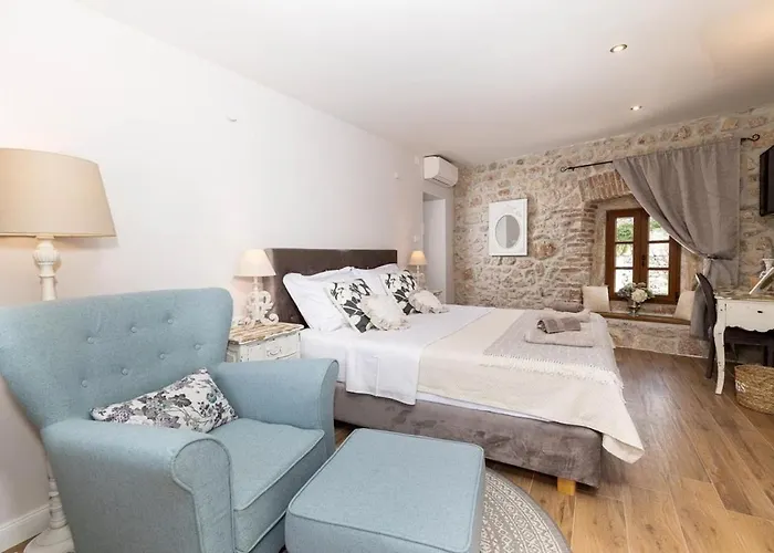Vila Castle With Stunning Views By Aneotravel *
