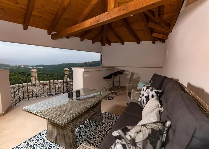 Vila Castle With Stunning Views By Aneotravel *