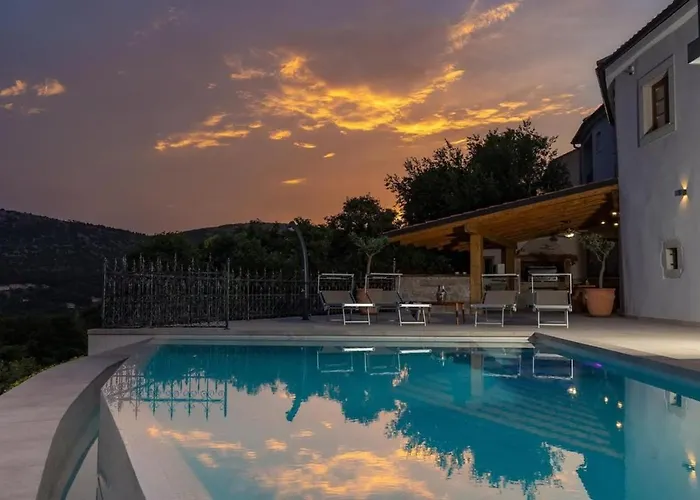 Castle With Stunning Views By Aneotravel Vila *