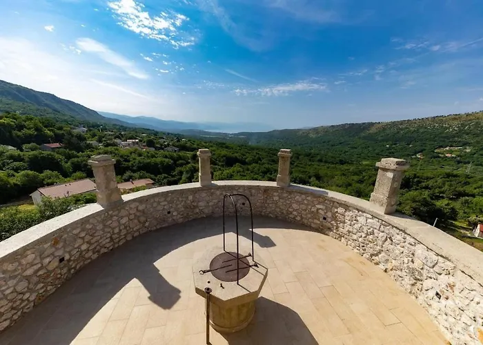 Vila Castle With Stunning Views By Aneotravel
