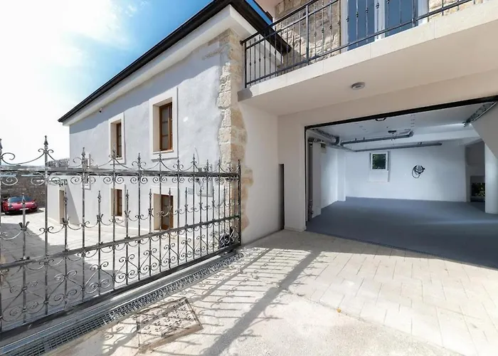 Vila Castle With Stunning Views By Aneotravel *
